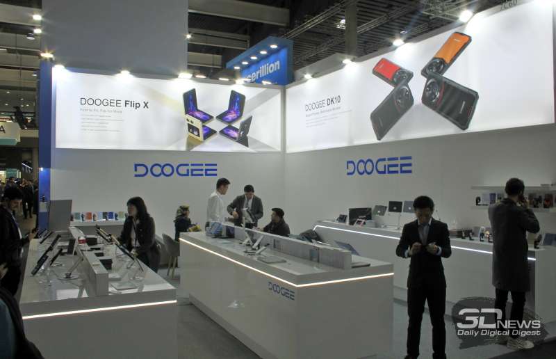 Репортаж со стенда Doogee на выставке MWC 2024: мощный защищённый смартфон, элегантный планшет и первая раскладушка