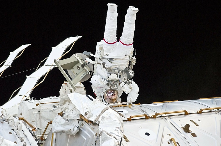 «Роскосмос» и NASA договорились о «перекрёстной» доставке людей на МКС: космонавты смогут летать на Dragon Crew, а астронавты — на «Союзе»