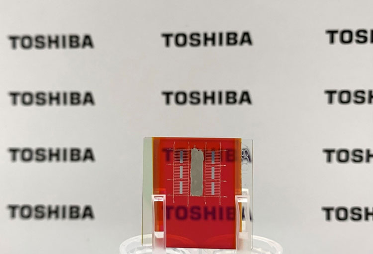 Солнечные панели Toshiba добавят электромобилям 35 км суточного пробега