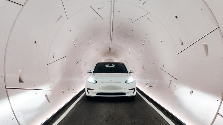 Во время выставки CES 2022 в туннелях Vegas Loop Илона Маска начали возникать пробки из электромобилей Tesla