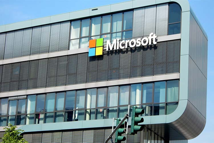Microsoft продолжит работу с российскими клиентами