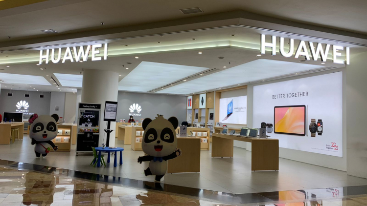 Huawei рискует попасть под тотальные санкции США при дальнейшем сотрудничестве с Россией