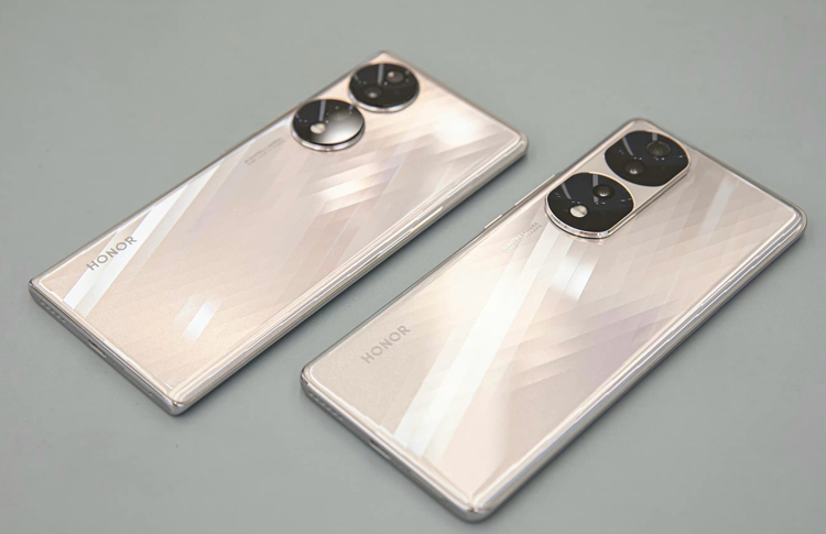 Смартфоны Honor 70 и 70 Pro показались на изображениях с тройными камерами и загнутыми экранами