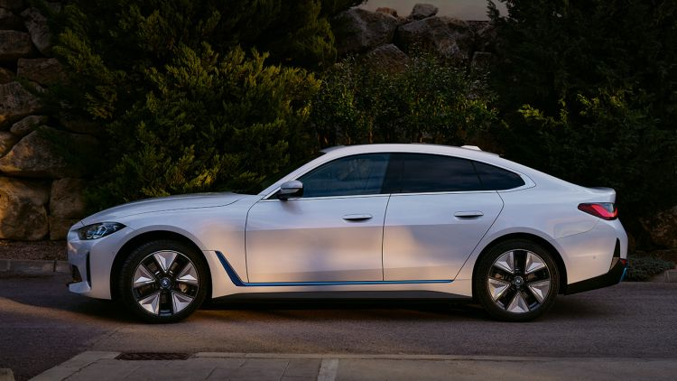 Электромобили BMW к 2025 году начнут использовать аккумуляторные ячейки китайского производства, близкие к типоразмеру 4680