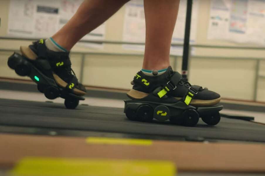 Как работает самая быстрая обувь в мире, которая может ускорить вас на 250%. Ролики Moonwalkers могут ускорить ходьбу людей на 250%. Фото.