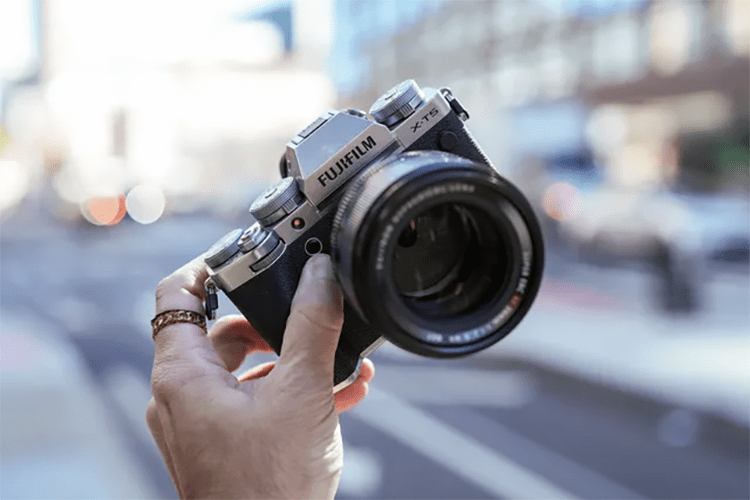 Представлена беззеркалка Fujifilm X-T5 — возвращение к классической фотографии