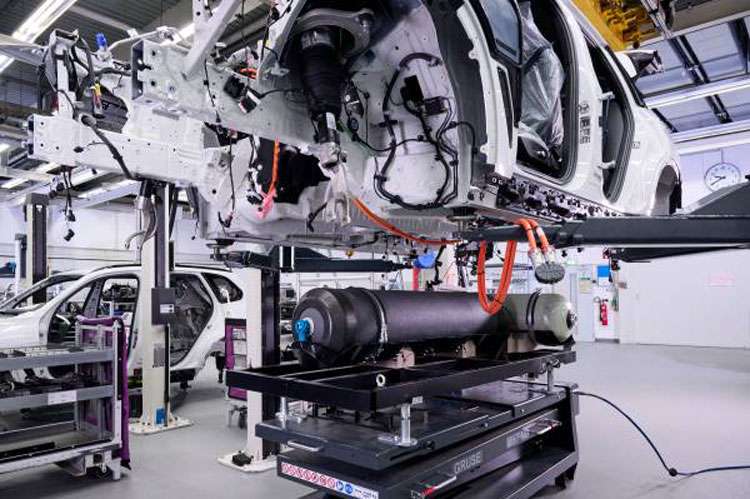 BMW Group начала мелкосерийное производство водородной версии внедорожника iX5
