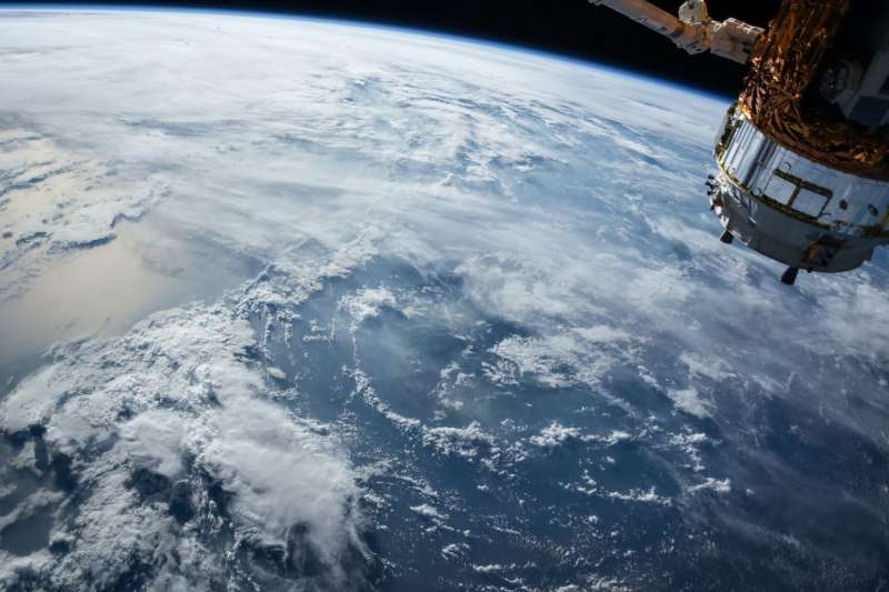 «Роскосмос» хочет иметь на орбите 1000 спутников к 2030 году