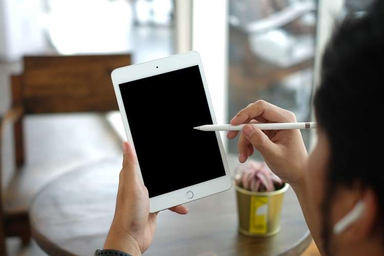 Apple придумала стилус, который может переносить цвета и текстуры из реального мира на iPad