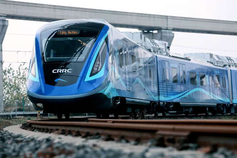 В Китае запущен самый быстрый в мире пассажирский поезд на водородном топливе, а ещё у него есть автопилот