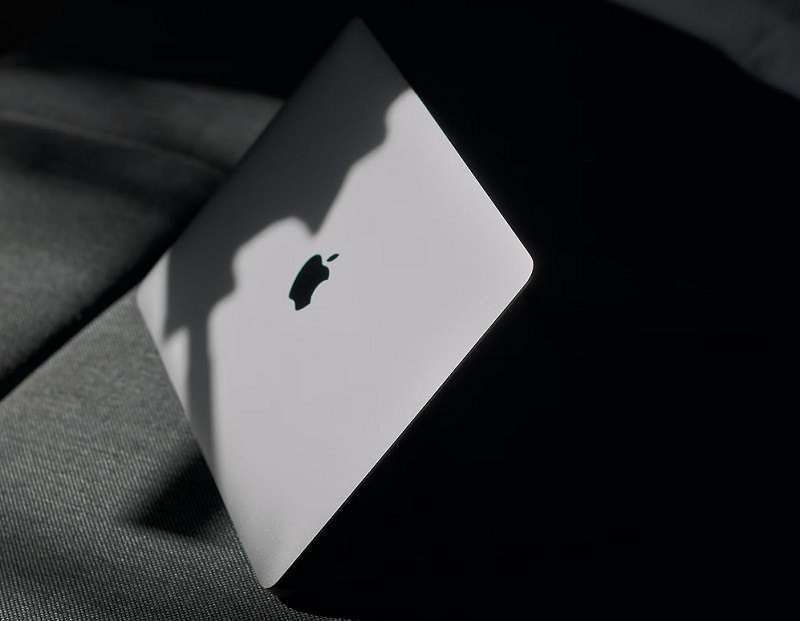Официальные сервис-центры Apple в России отказались ремонтировать по гарантии MacBook, купленные за границей