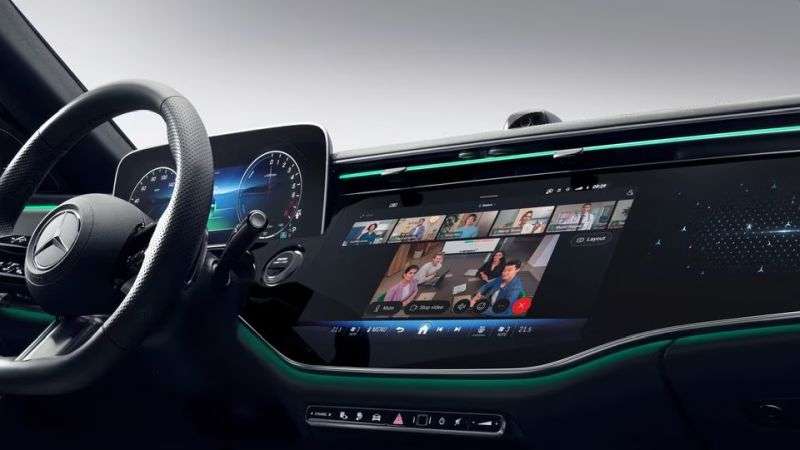 Mercedes-Benz и Cisco позволят проводить видеоконференции через мультимедийные системы автомобилей