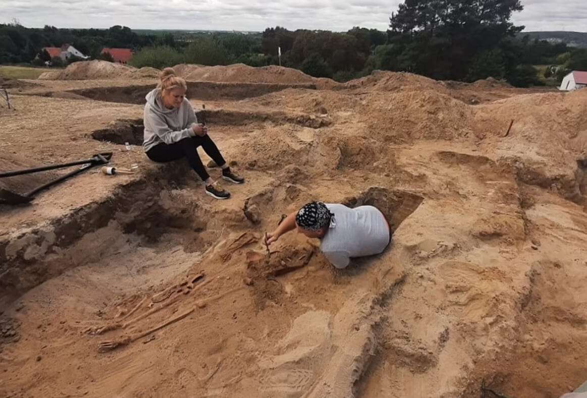 В Польше найден скелет «вампира», который наводил на людей ужас. Раскопки женщины-вампира. Фото.