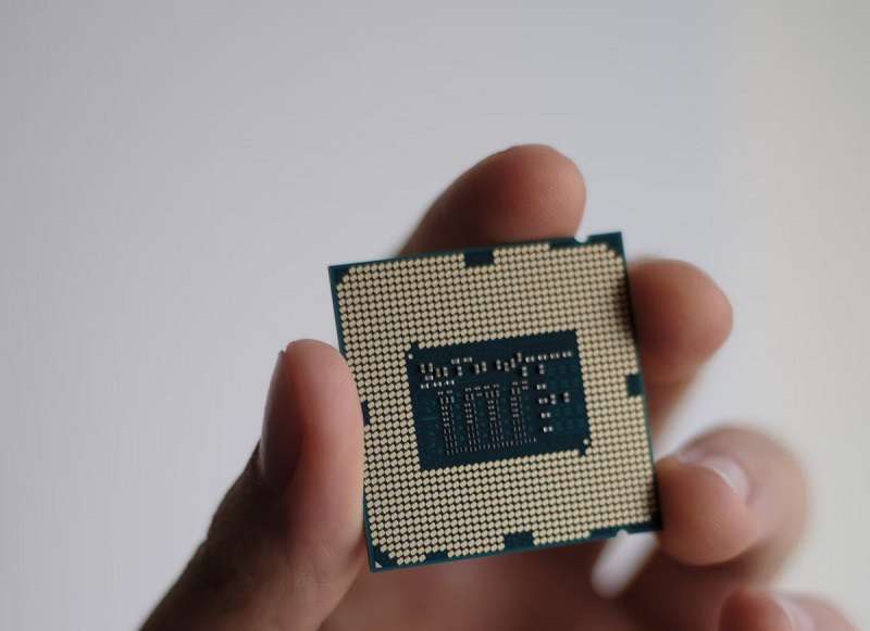 Поставки процессоров AMD в Россию обвалились вдвое в 2022 году, а Intel — выросли на 9 %