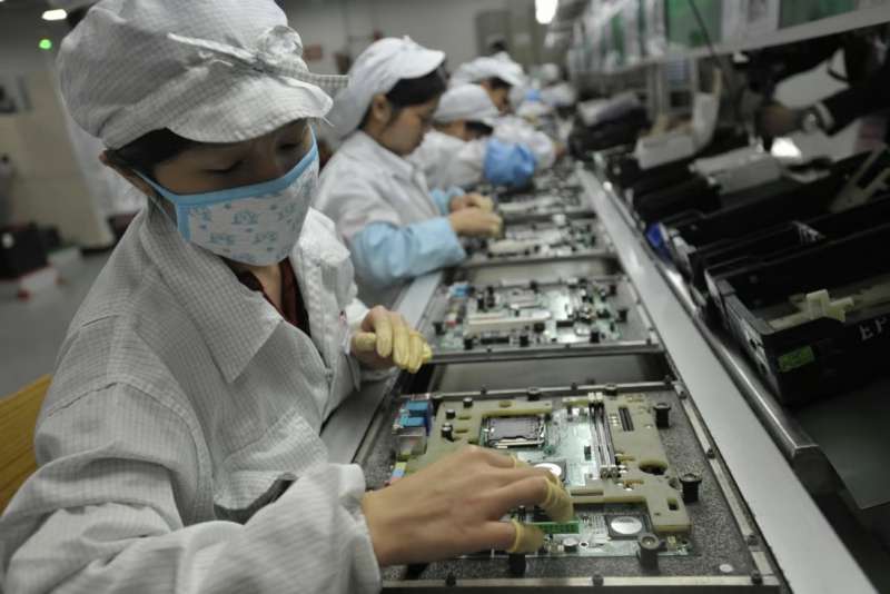 Foxconn в 10 раз снизила зарплаты рабочих в Китае на фоне переноса сборки устройств Apple в другие страны