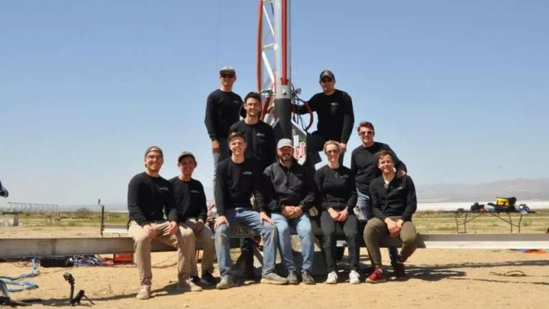 Американские студенты запустили ракету на рекордную для любителей высоту — в 1,6 раза выше Эвереста