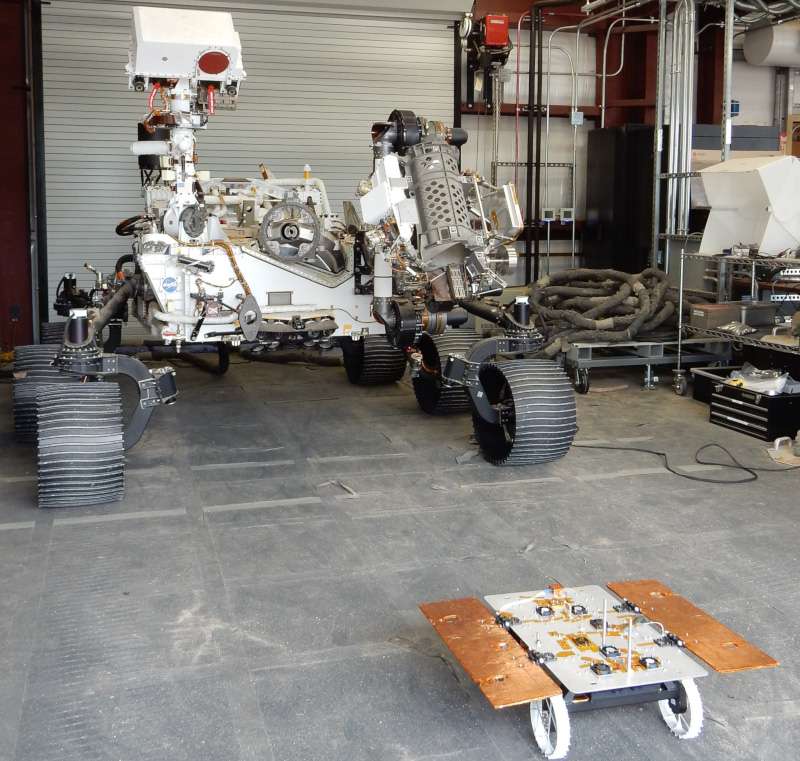 Три робота-лунохода CADRE займутся картографированием Луны
