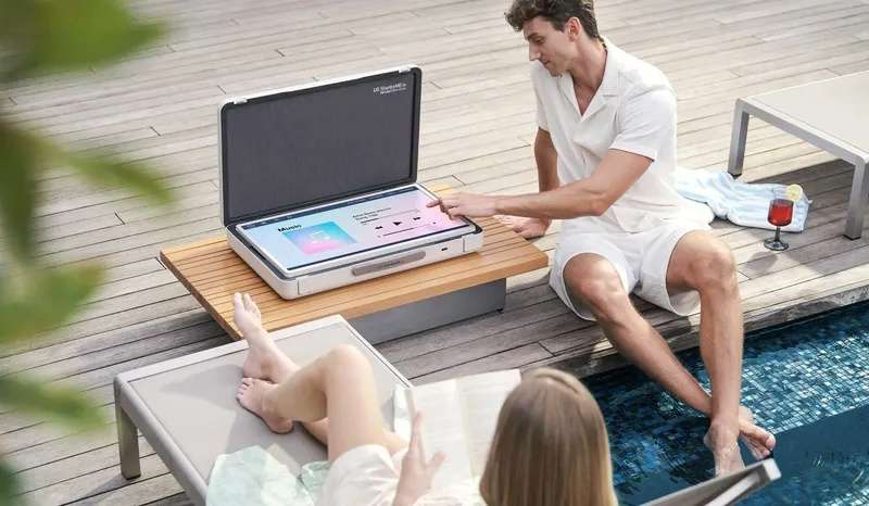 LG представила 27-дюймовый «телевизор-в-чемодане» StanbyME Go с автономностью до 3 часов