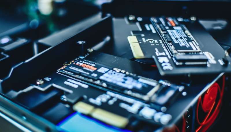 Производители чипов памяти не ждут от 2024 года заметного роста средних размеров DRAM и SSD