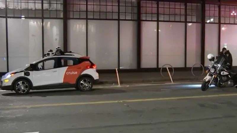 В Сан-Франциско беспилотное такси Cruise стало невольным соучастником наезда на пешехода