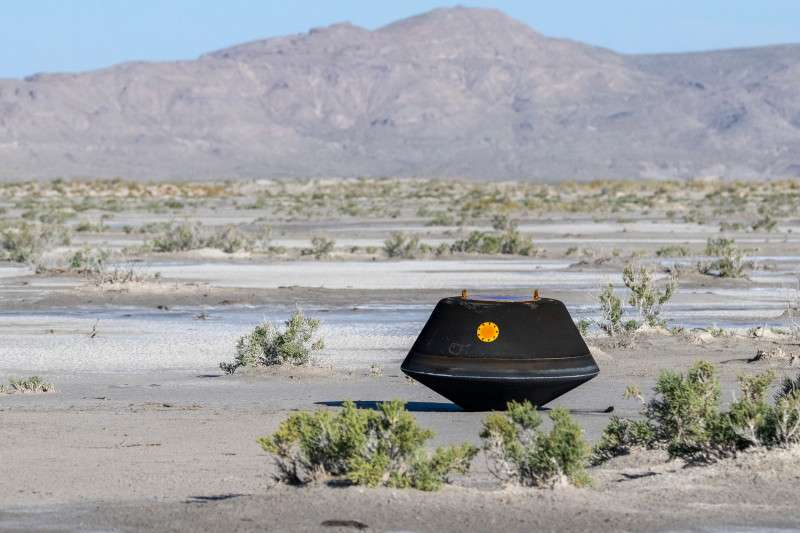 NASA столкнулось с проблемой, откупорив капсулу с образцами с астероида Бенну — собранного материала оказалось слишком много