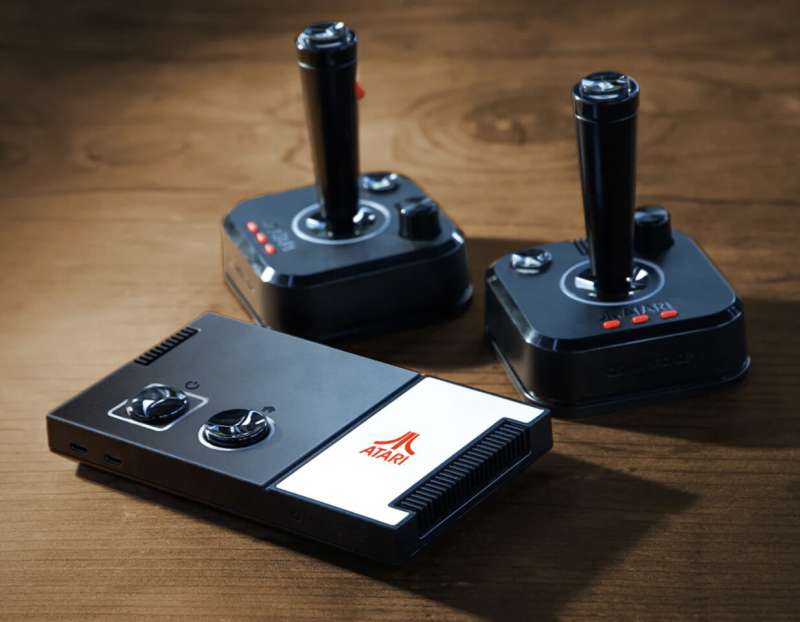 Представлена ретро-приставка Atari Gamestation Pro с более чем 200 играми и парой беспроводных джойстиков в комплекте