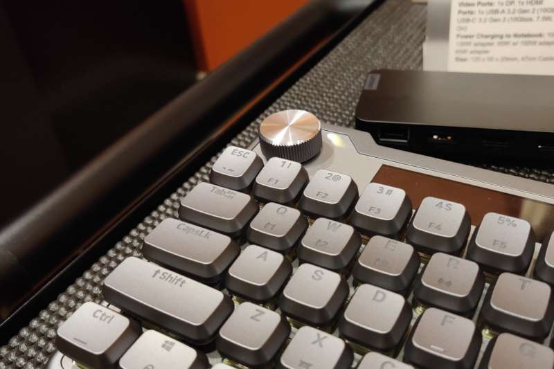 Lenovo представила клавиатуру и мышь с ручной зарядкой — в них встроены динамо-машинки