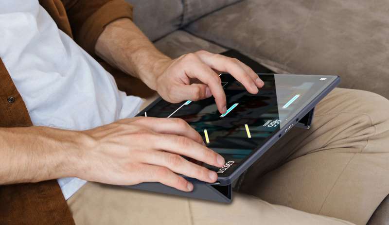 Compal придумала игровой планшет с ультразвуковыми геймпадами на задней крышке